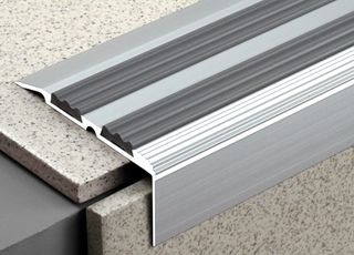 Порог 135см ПУ-07 68х30,8мм 001 алюминиевый угол с накладкой Лука---5%